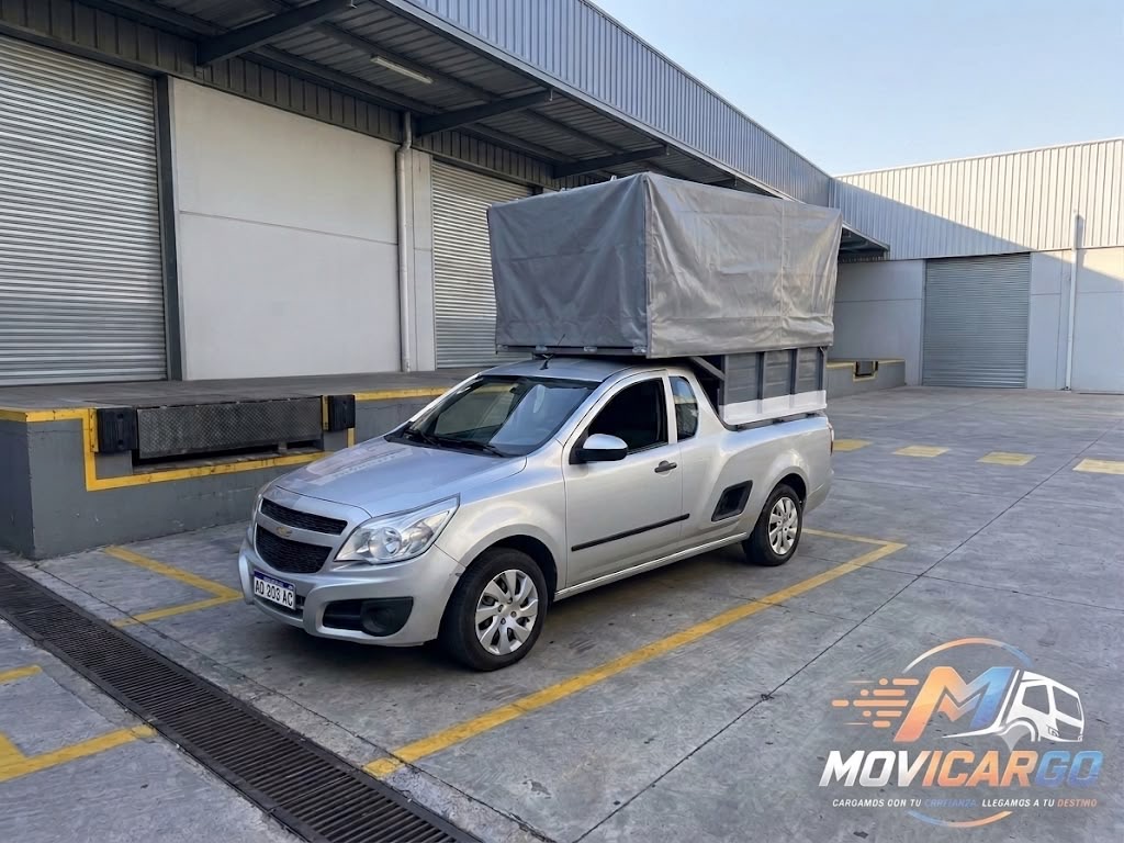 Furgón cargado para mudanza puerta a puerta